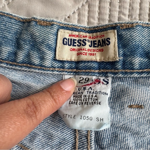Guess Vintage High Rise Mom Jeans in Light Wash Waist Size 29 - Picture 5 of 7